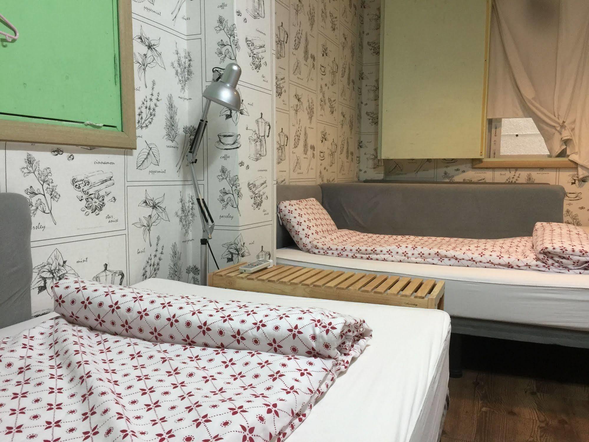 Backpackers In Jeju City Center Экстерьер фото