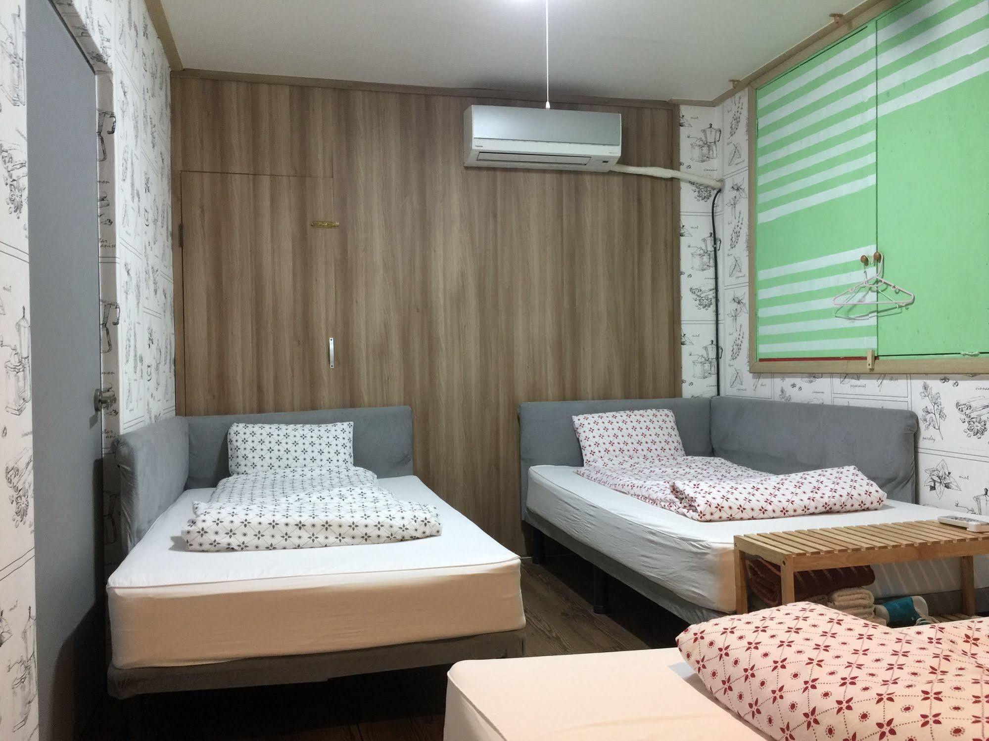 Backpackers In Jeju City Center Экстерьер фото