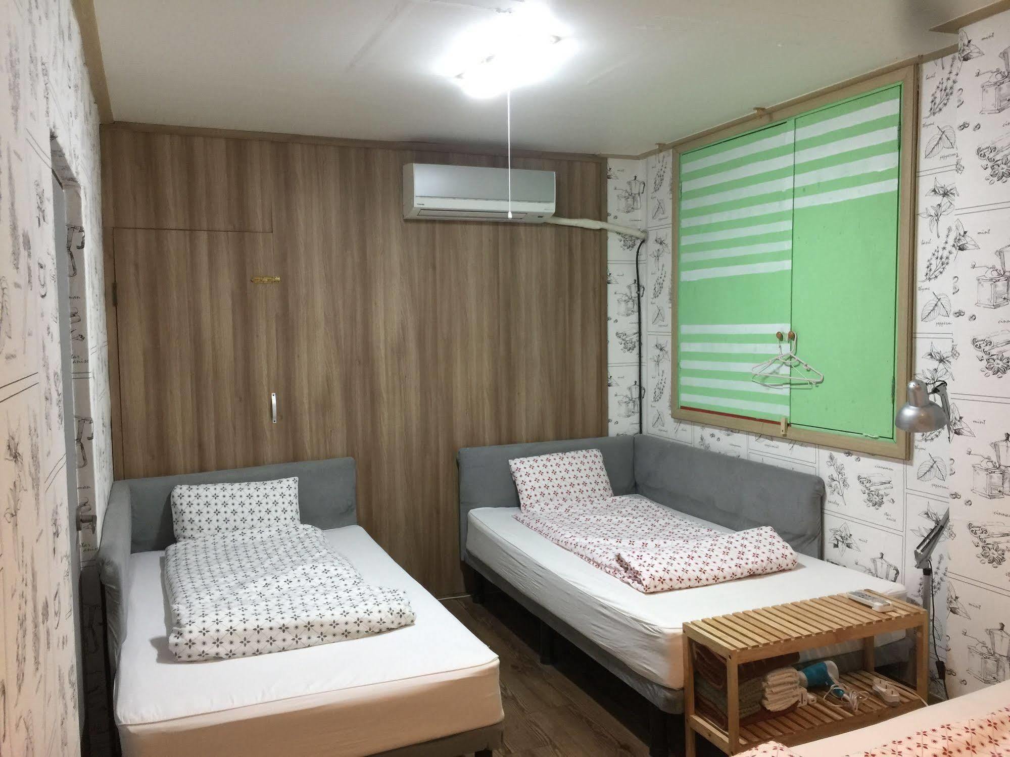 Backpackers In Jeju City Center Экстерьер фото
