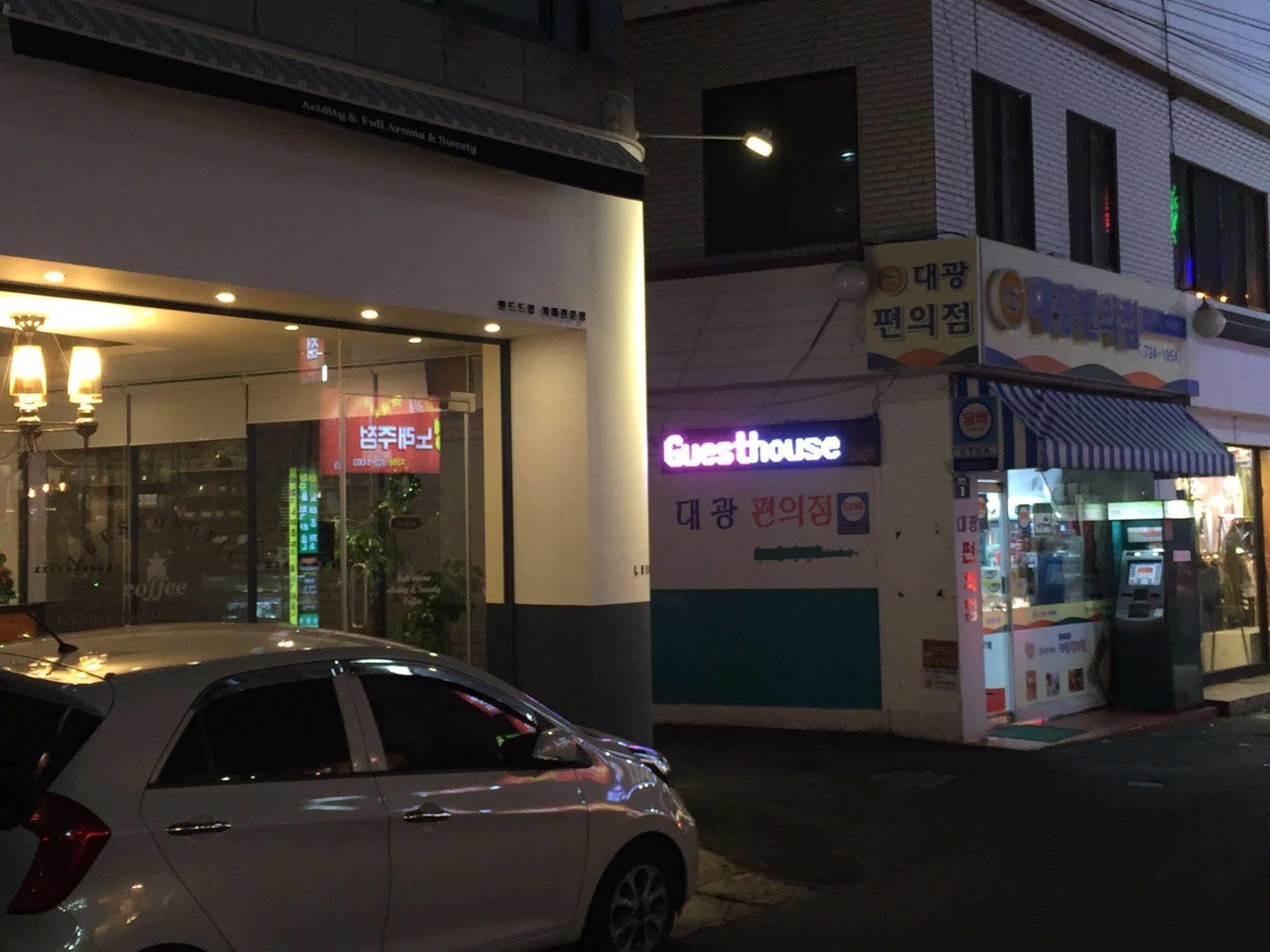 Backpackers In Jeju City Center Экстерьер фото